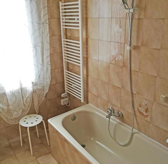 اتاق استاندارد, Ca  Nadia