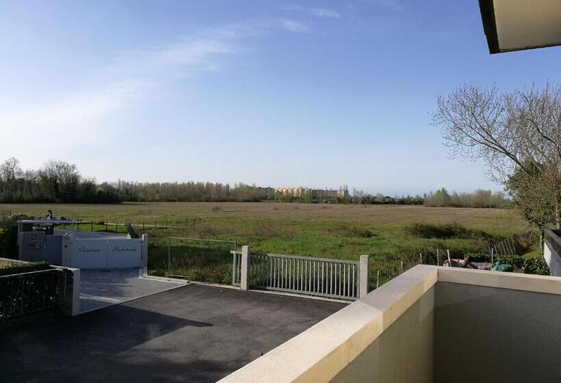 اتاق استاندارد, Ca  Nadia