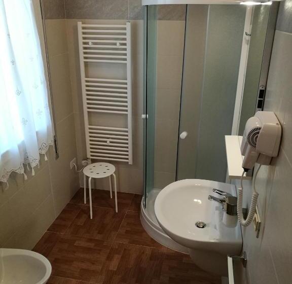 اتاق استاندارد, Ca  Nadia