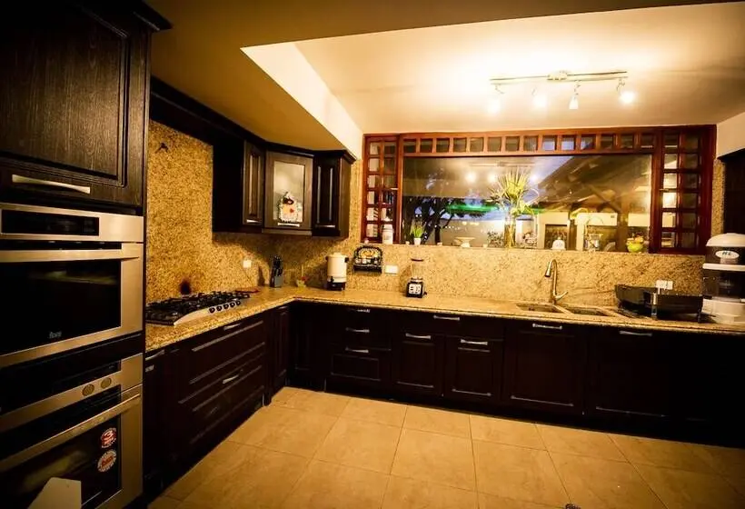 اتاق استاندارد سه نفره, Hostal Dulce Hogar