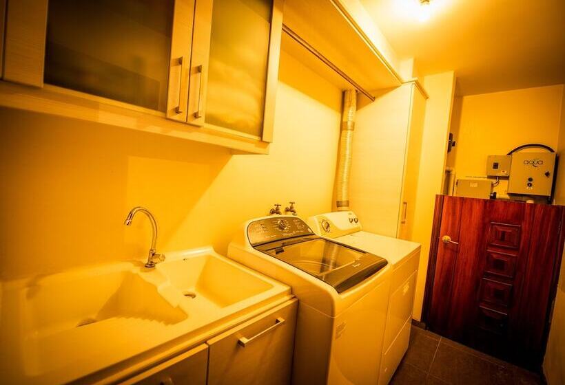 اتاق استاندارد سه نفره, Hostal Dulce Hogar