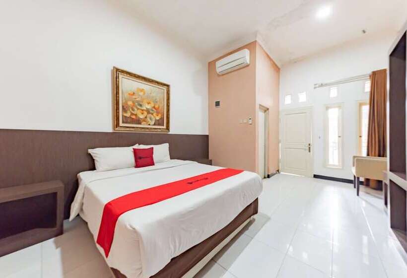 Номер Economy, Reddoorz Near Kejaksan Station Cirebon