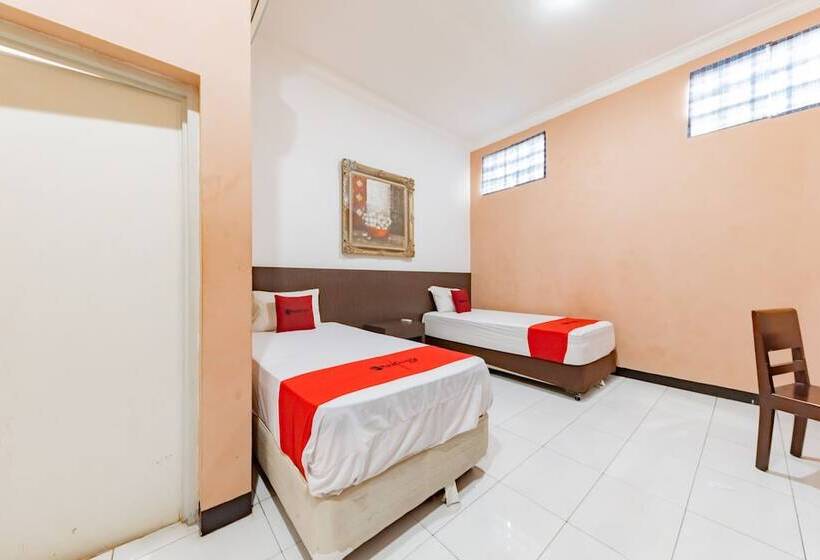 Номер Стандарт, Reddoorz Near Kejaksan Station Cirebon