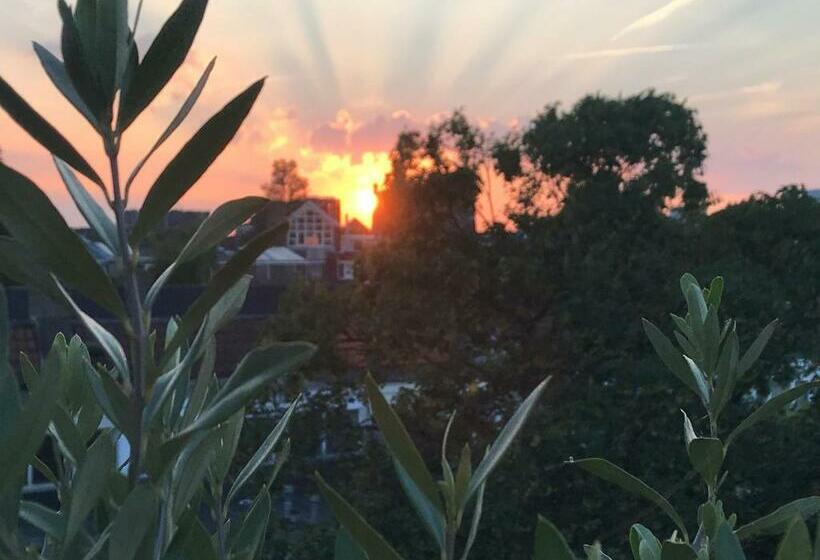 Семейный Номер, Blaine S: A B&b And Private Dining...