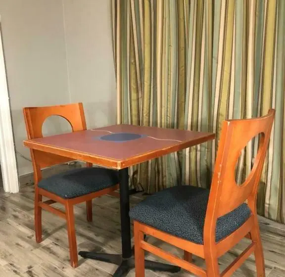 キングサイズベッドのスタンダードルーム, Bay Breeze Inn Bradenton Downtown