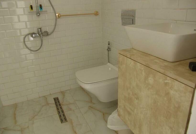 اتاق خانوادگی, Velvet  1928