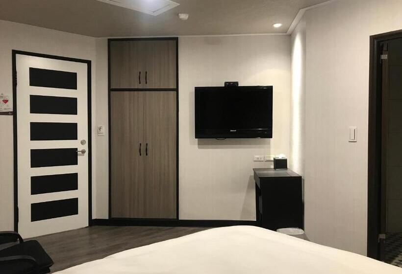 اتاق استاندارد, Huang Kai