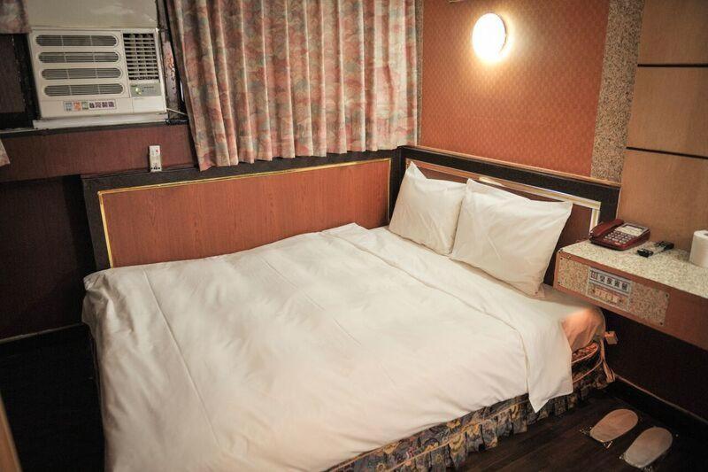 اتاق اکونومی, Huang Kai