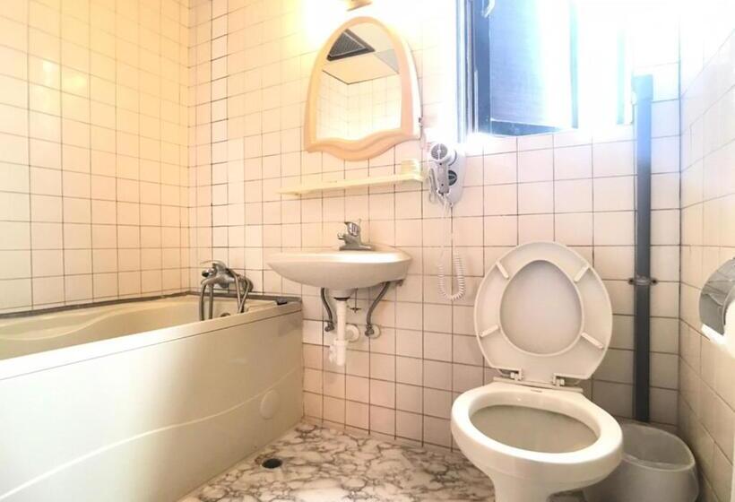 اتاق اکونومی, Huang Kai