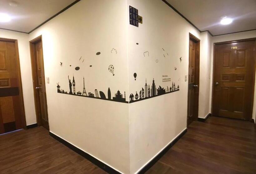 اتاق اکونومی, Huang Kai