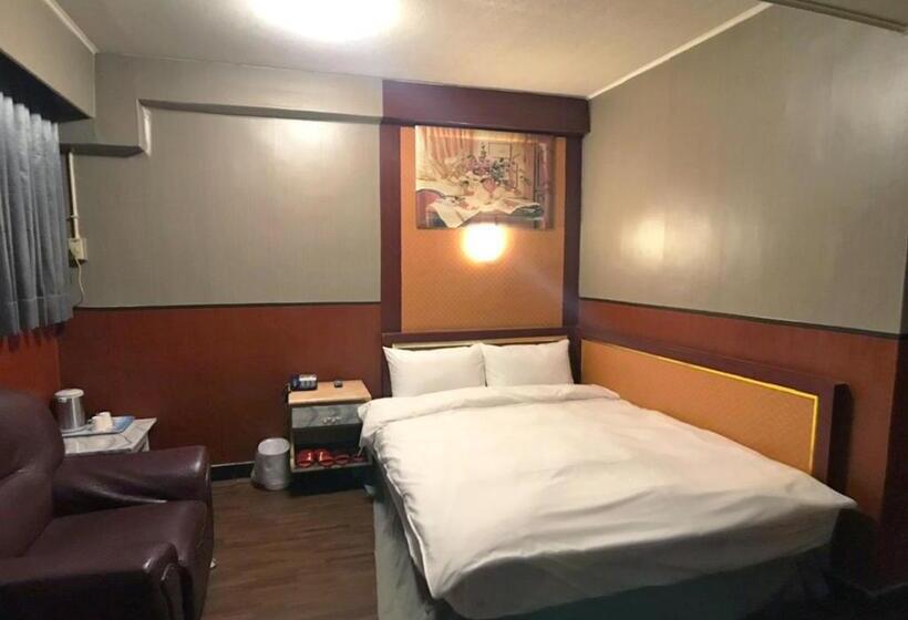 اتاق اکونومی, Huang Kai