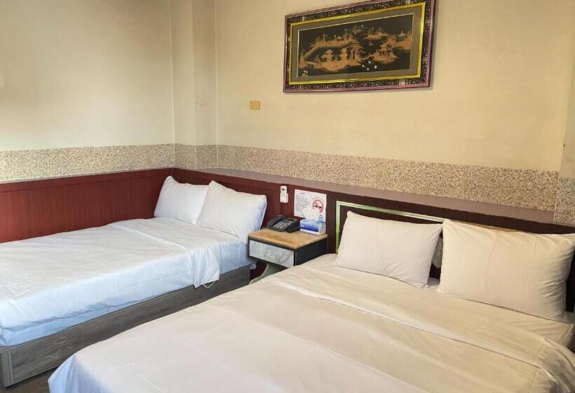 Economy Quadruple Room, Huang Kai