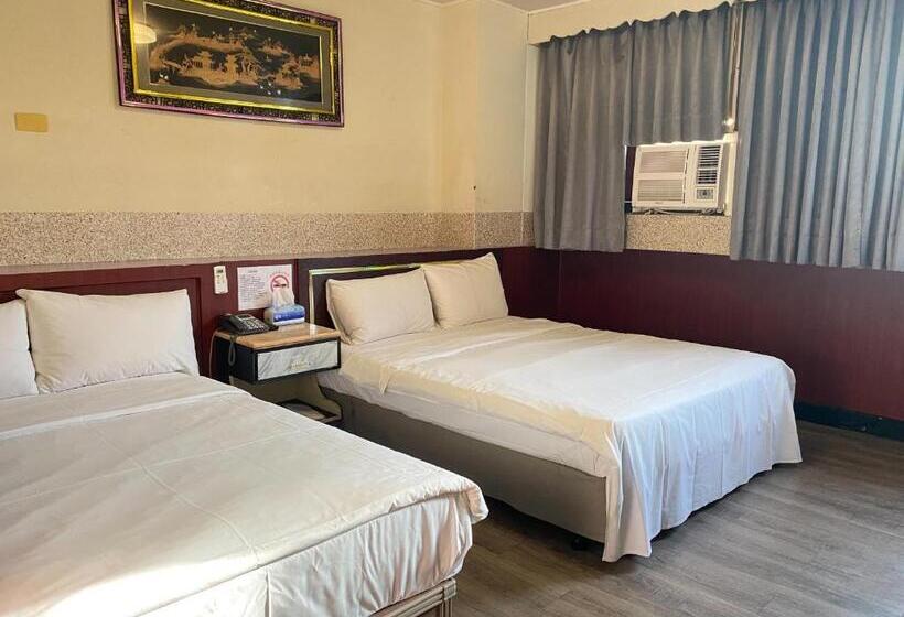 Economy Quadruple Room, Huang Kai