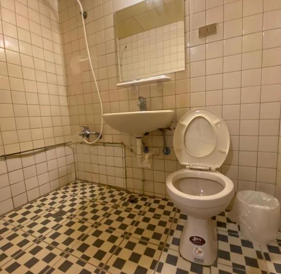 اتاق استاندارد یک نفره, Huang Kai