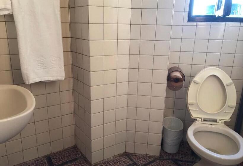 اتاق عادی, Huang Kai