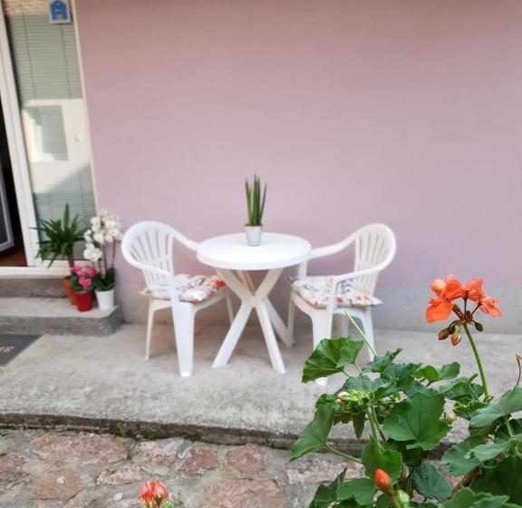 سوییت خانوادگی, Vila Stefanovic