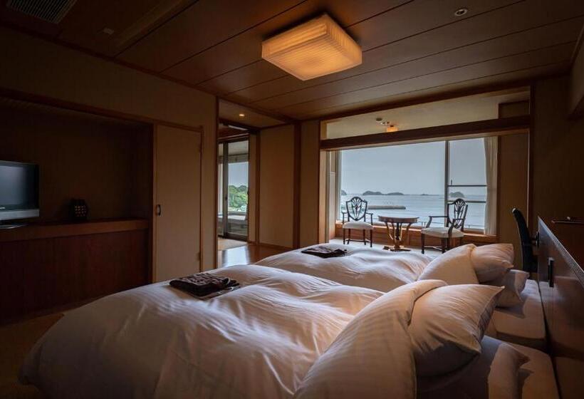 اتاق خانوادگی, Iki Retreat By Onko Chishin