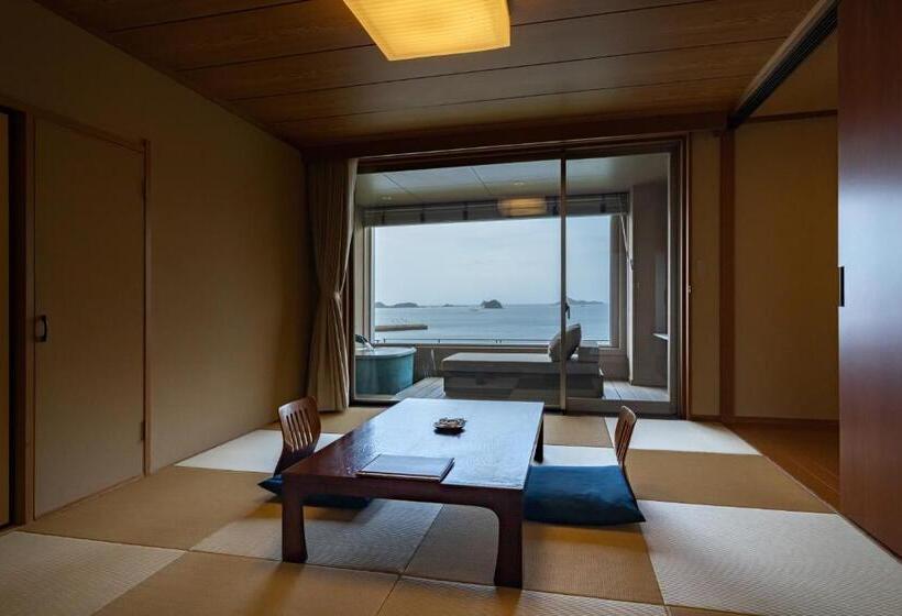 اتاق خانوادگی, Iki Retreat By Onko Chishin