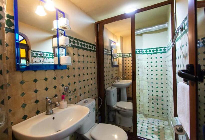 اتاق اکونومی, Hostel Amir