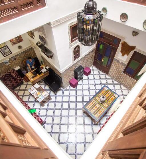 اتاق اکونومی, Hostel Amir