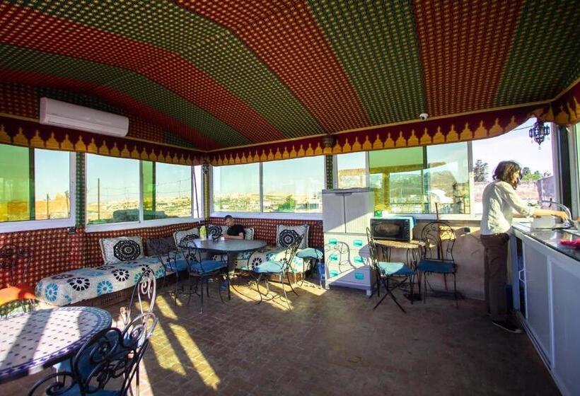 اتاق اکونومی, Hostel Amir