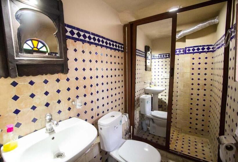 اتاق اکونومی, Hostel Amir