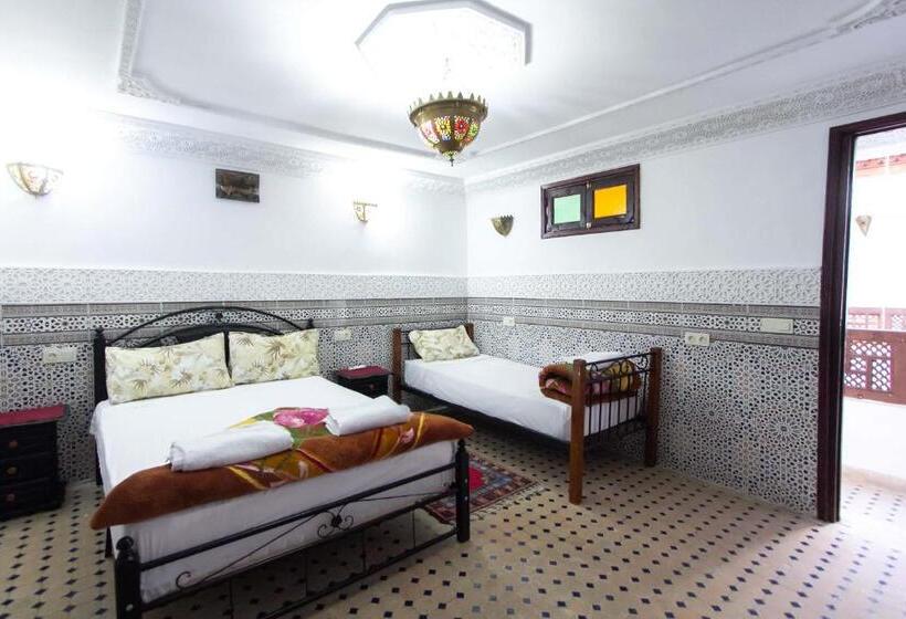 اتاق راحتی سه تخته, Hostel Amir