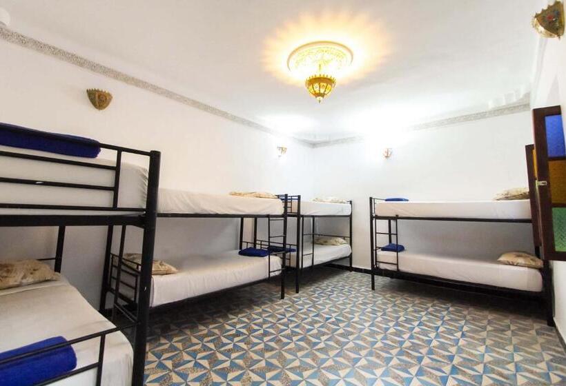 اتاق خانوادگی, Hostel Amir