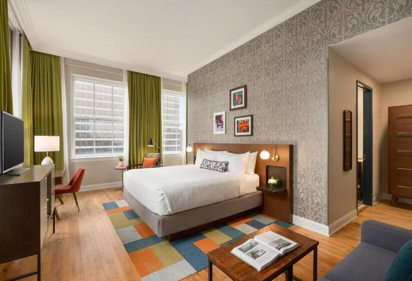 适合残疾人士使用的带超级大床的标准间, Indigo   Winston Salem Downtown, An Ihg