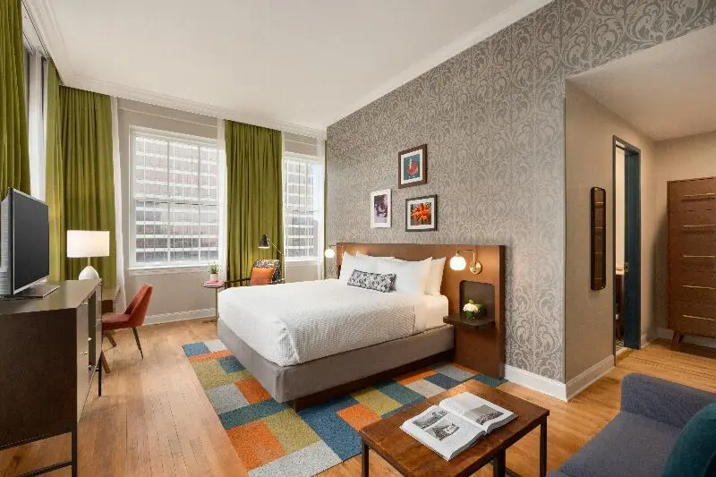 身障者適用キングサイズベッドルーム, Indigo   Winston Salem Downtown, An Ihg