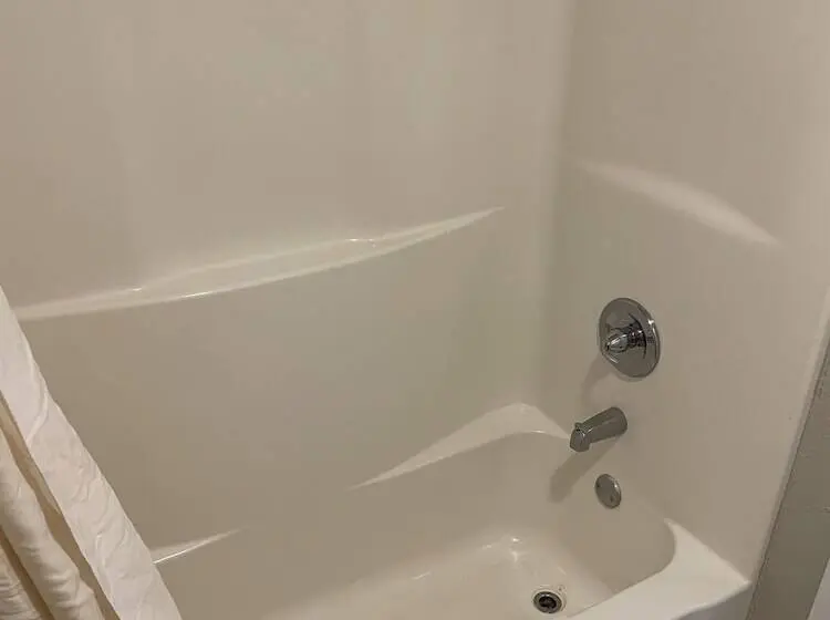 デラックスルーム, Economy Inn