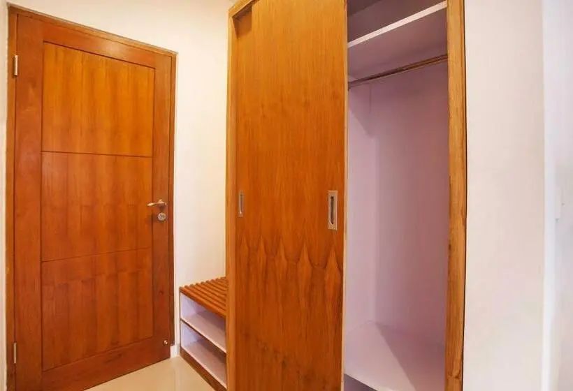 استودیو استاندارد با چشم‌انداز استخر, Sahadewa Suites Residence