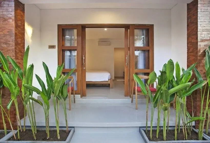استودیو استاندارد با چشم‌انداز استخر, Sahadewa Suites Residence