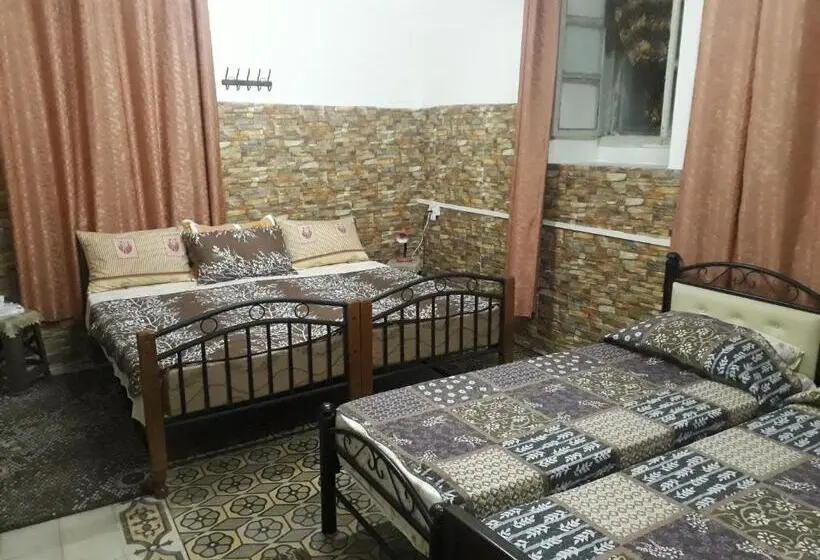 اتاق استاندارد چهارنفره با سرویس بهداشتی مشترک, Soufan Guest House