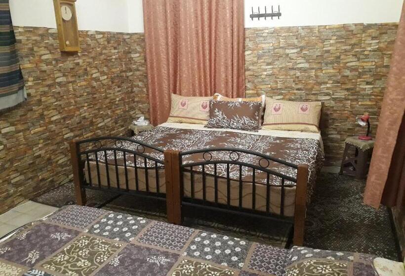 اتاق استاندارد چهارنفره با سرویس بهداشتی مشترک, Soufan Guest House