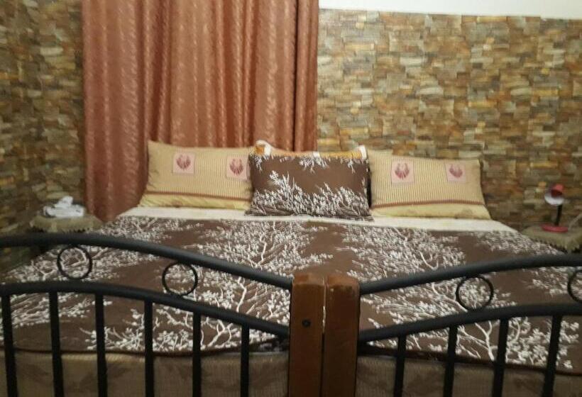 اتاق استاندارد چهارنفره با سرویس بهداشتی مشترک, Soufan Guest House
