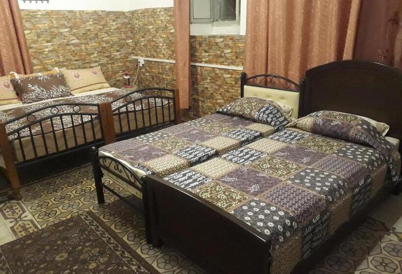 اتاق استاندارد چهارنفره با سرویس بهداشتی مشترک, Soufan Guest House