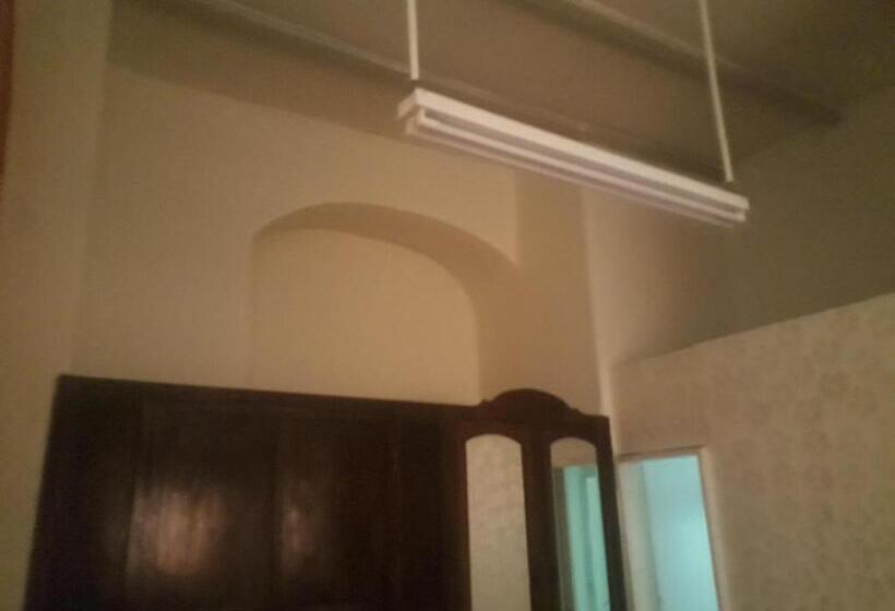 اتاق استاندارد چهارنفره با سرویس بهداشتی مشترک, Soufan Guest House