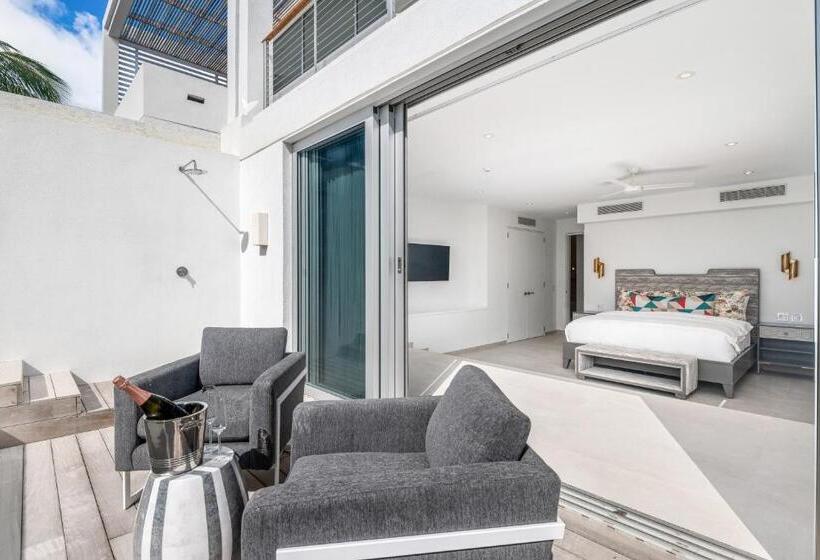 ویلای یک اتاق خوابه با استخر شنا, Beach Enclave