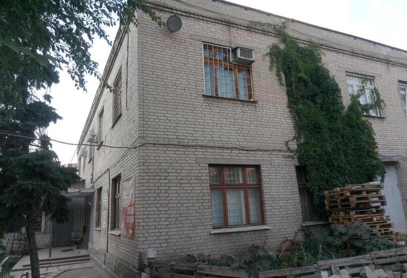 آپارتمان 1 خوابه, Small Room With Big Cinema