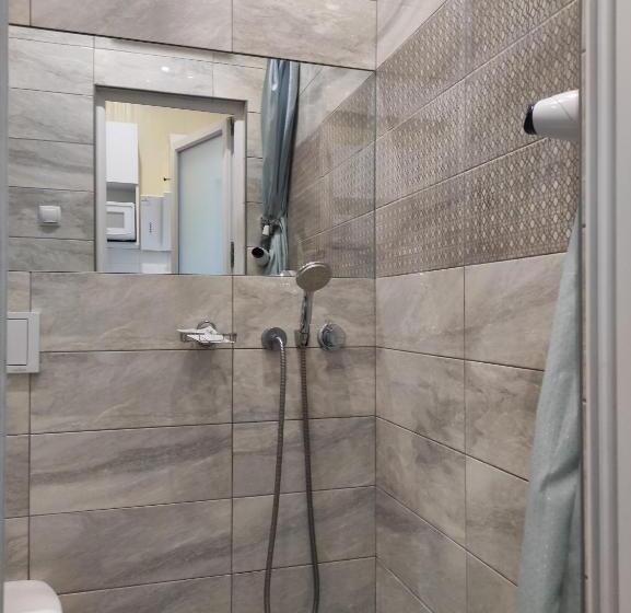 آپارتمان 1 خوابه, Small Room With Big Cinema