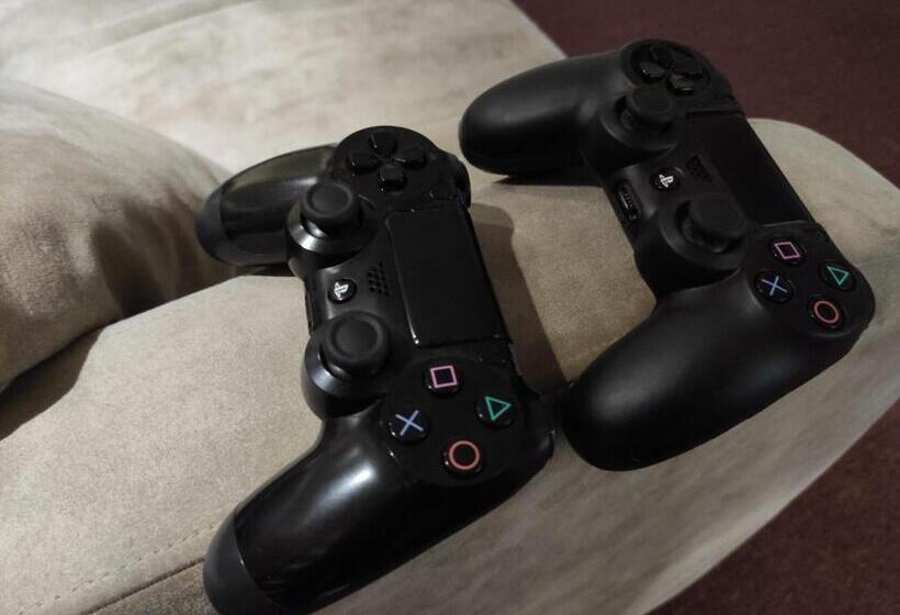 آپارتمان 1 خوابه, Small Room With Big Cinema