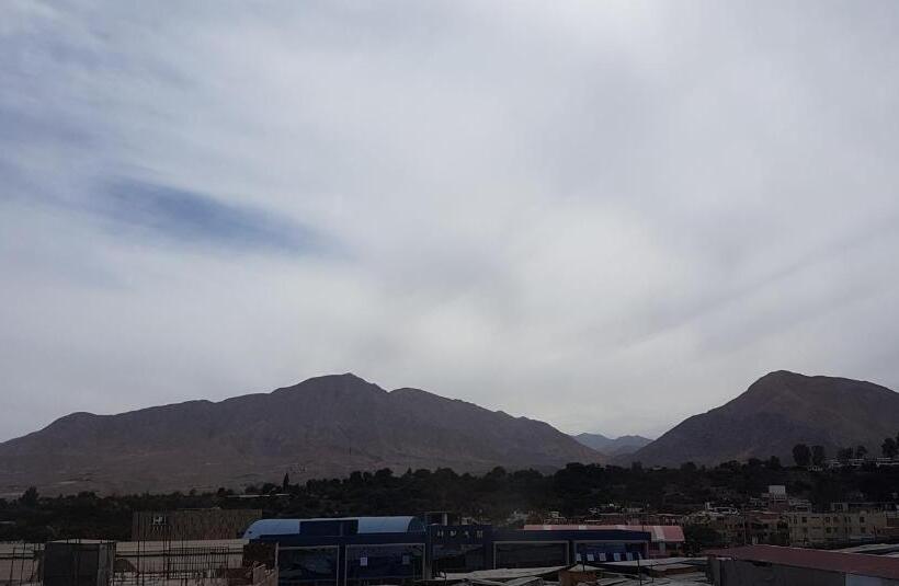 اتاق استاندارد با سرویس بهداشتی مشترک, Cálido Hostal