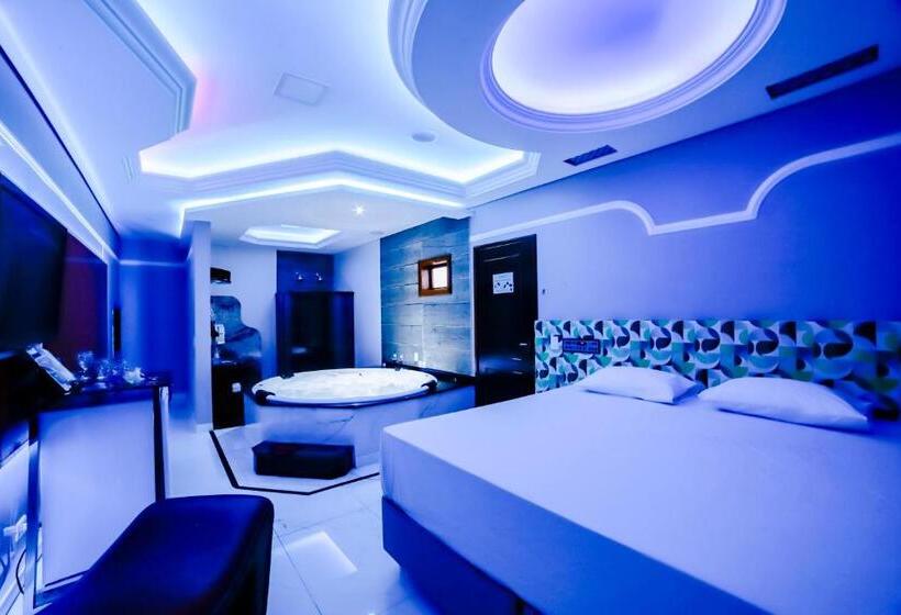 غرفة قياسية سرير كينج, Amy Motel