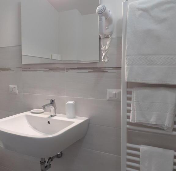 اتاق استاندارد یک نفره, Royal Room & Breakfast