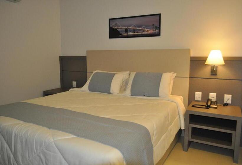 غرفة ديلوكس, Hospedare