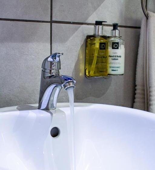 スタンダードスタジオ, Machauka Lodge