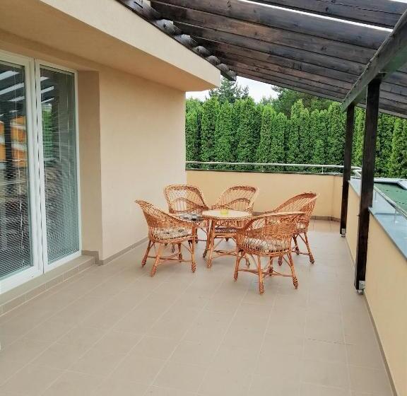 Апартаменты 1 Спальня с Террасой, Penzion Adriana