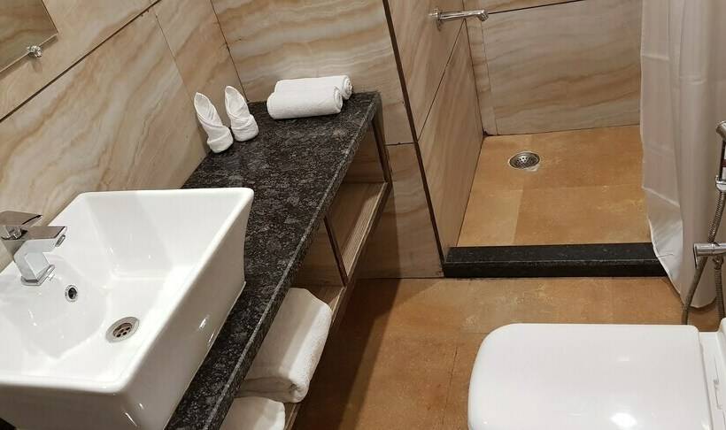 家庭套房, Kingsway