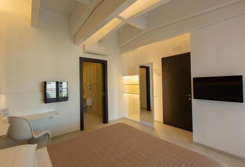 غرفة قياسية, New Bari